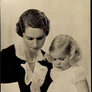 Ak Portrait of Princess Sibylla with the little princess Margaretha (b / w photo)