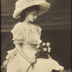 Ak Princess Alix of Saxony, seat portrait, hat, flowers (b / w photo)