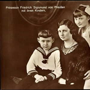 Ak Princess Sigismund of Prussia with her children (b / w photo)