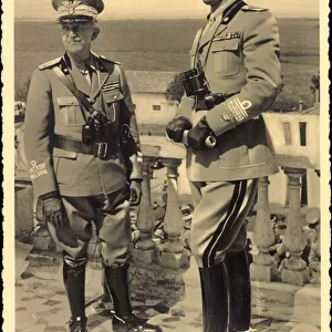 Ak S. M. King Emperor with Prince Umberto II. of Piedmont, Marineoffiziere (b / w photo)