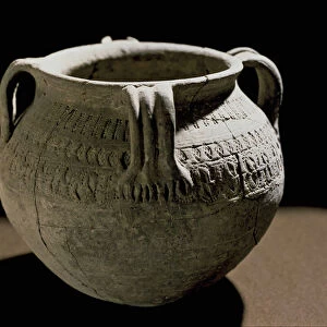 Barbarian Art of Gaul: Vase in incised ceramic, 8th century