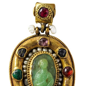 Cameo with Saint George par Byzantine Master. Gold, coral, pearl, amethyst