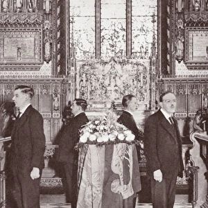 The catafalque of George V, January 1936 (b / w photo)