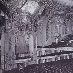 Chicago: Interior, Oriental Theatre (b / w photo)