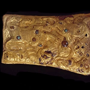 Chinese art: gold belt buckle inlaid with precious stones