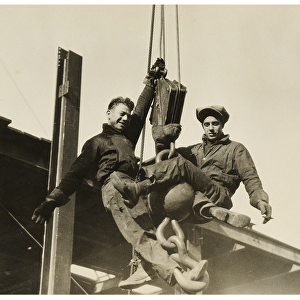 Construction workers empire state building, c. 1930 (b / w photo)