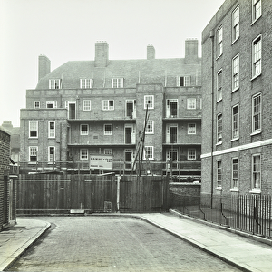Dickens Estate: exterior of Olivier House, London, 1927 (b / w photo)