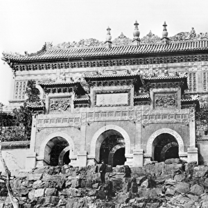 Entrance of the Forbidden City in Peking, China, c. 1900 (b / w photo)