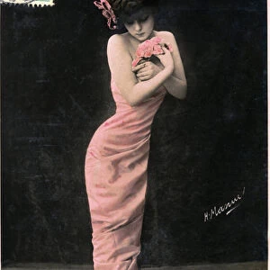 Female ideal around 1900: young beauty with a very thin silhouette, postcard. (photo)