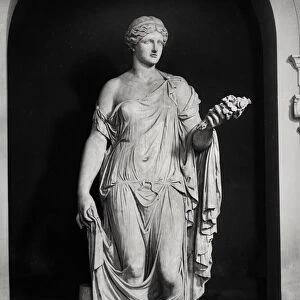 Female statue called Flora Farnese, 2nd-3rd century AD (marble) (b / w photo)