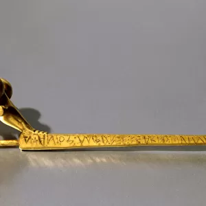 Fibula, from Palestrina with the inscription Manios (gold)