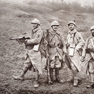 French WWI infantry with weapons, 1918 (b / w photo)