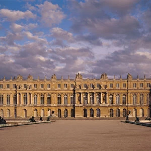 The Garden Facade of the central body of the chateau, 1668-84 (photo)