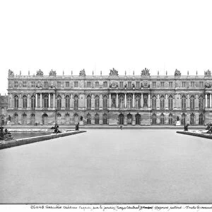 The Garden Facade of the Chateau de Versailles, 1926 (b / w photo)