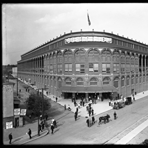 High-angle view of Ebbets Field, Brooklyn, September 2, 1914 (b / w photo)