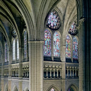 Interior of the transept crossing, consecrated 1216 (photo)