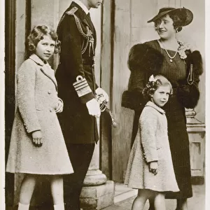 King George VI and Queen Elizabeth with their daughters, Princesses Elizabeth and Margaret (b / w photo)