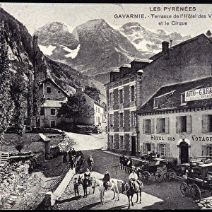 Les Pyrenees, Gavarnie: terrace of the Hotel des Voyageurs and the circus - postcard