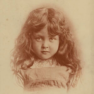 Little girl (b / w photo)