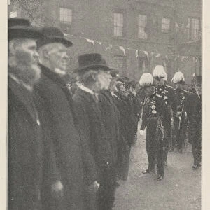 Lord Roberts at Manchester, 9 October, the Commander-in-Chief inspecting Veterans of the Crimea and the Indian Mutiny (b / w photo)