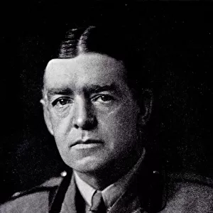 Major Sir Ernest Shackleton, 1918 (b / w photo)