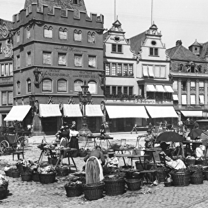 The Market Place at Trier, c. 1910 (b / w photo)