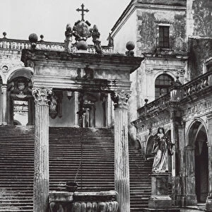 Monte Cassino, Il Cortile del Convento; Monte Cassino, Monastery Court (b / w photo)