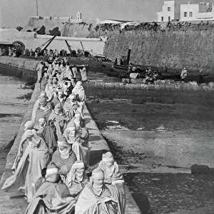 Moving a harem : women of El Menebhi from Marrakech going to Tangier, c. 1900, photo Rudolf Hedrich