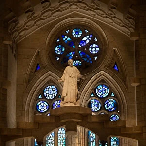 Nave featuring St Joseph, La Sagrada Familia, begun 1882 (photo)