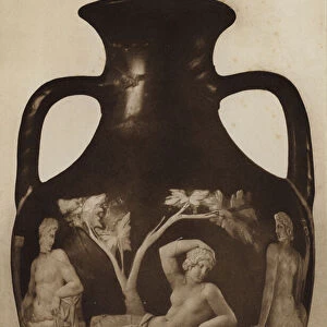 The Portland Vase (b / w photo)