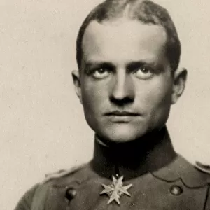 Portrait of Manfred von Richthofen, c. 1917 (photo)