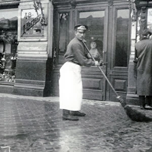 Road-sweeper on the Nevski Prospekt, St Petersburg, 1913 (b / w photo)