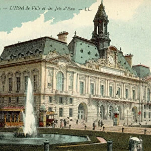 Tours, L Hotel De Ville, Les Jets D Eau (colour photo)