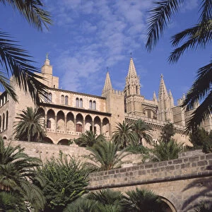 View of La Almudaina Palace, Palma de Mallorca (photo)