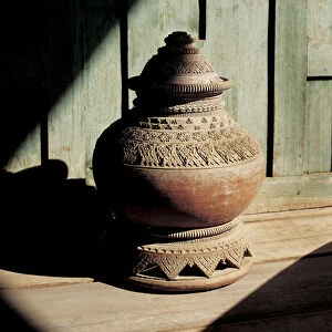Water jar (ceramic)