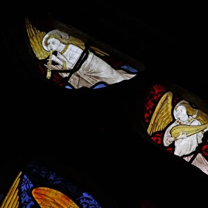 Window w26 depicting musician angels with lute and flute (stained glass)