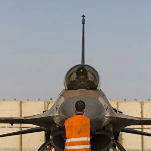 Airman signals to the pilot of an F-16A Netz of the Israeli Air Force