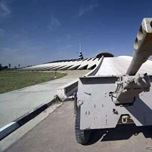 Baghdad, Iraq - An Iraqi Howitzer sits at the entrance of the Monument to the Unknown