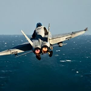 Rear view of an F / A-18C Hornet taking off