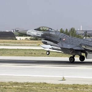 A Turkish Air Force F-16C Fighting Falcon
