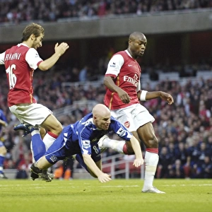 Arsenal v Everton 28 / 10 / 06 Evertons Andrew Johnson goes down by a challenge from Arsenals Mathieu Flamini and William Gallas in the