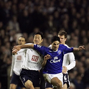Everton v Tottenham Hotspur Mikel Arteta in action against Tottenhams Young Pyo Lee