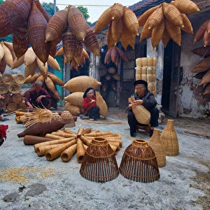 Family of fishing tools makers