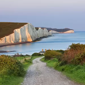 Path towards the coastguard cottages and the Seven Sisters Chalk Cliffs