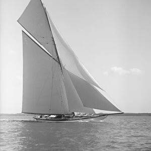 The 19-metre class Mariquita sailing close-hauled, 1910. Creator: Kirk & Sons of Cowes