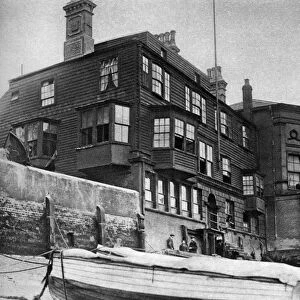 The Crown and Sceptre Inn in Greenwich, London, 1926-1927