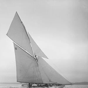The cutter Onda sailing close-hauled, 1911. Creator: Kirk & Sons of Cowes