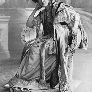 Elizabeth Firth, 1908-1909. Artist: Foulsham and Banfield