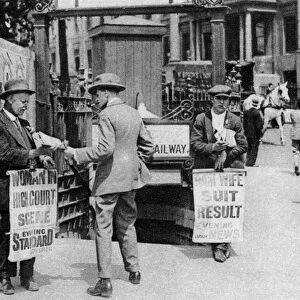 The lunchtime newspaper paper headlines, Trafalgar Square, London, 1926-1927