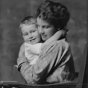 Mehler, A.J. Mrs. and baby, portrait photograph, 1914 Nov. 5. Creator: Arnold Genthe